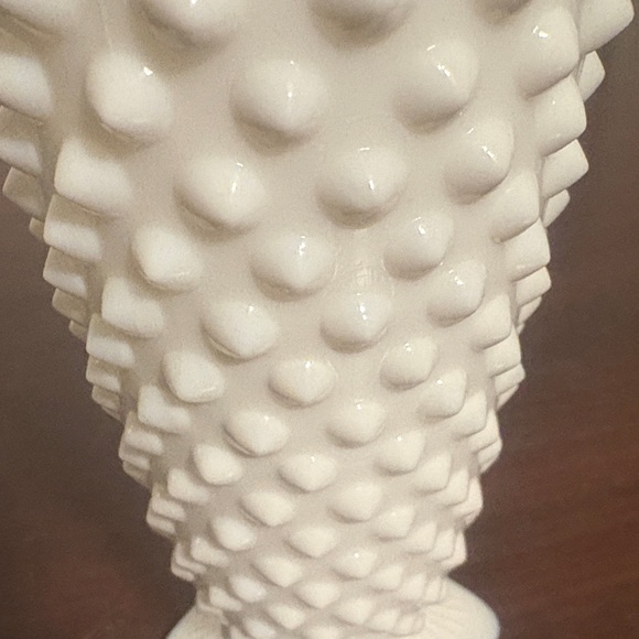 Fenton White Hobnail Vase - Picture 6 of 10